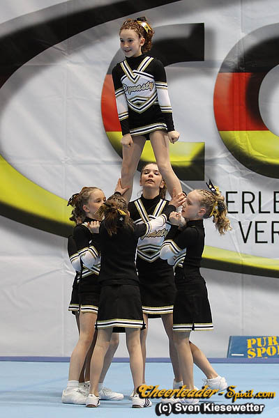 ../Images/Dynasty Cheerleader PW_020.jpg